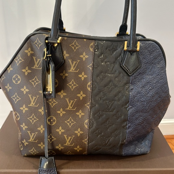 Louis Vuitton trio color tote. - Picture 2 of 7